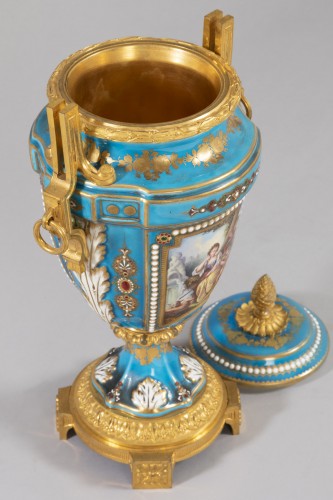 Vase couvert en porcelaine et bronze doré - Hirsch Antiquités