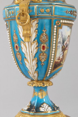 Antiquités - Vase couvert en porcelaine et bronze doré