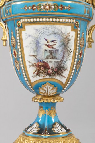 Antiquités - Vase couvert en porcelaine et bronze doré