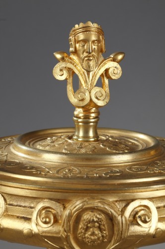 Objet de décoration Cassolettes, coupe et vase - Paire de cassolettes couvertes, bronze doré et onyx