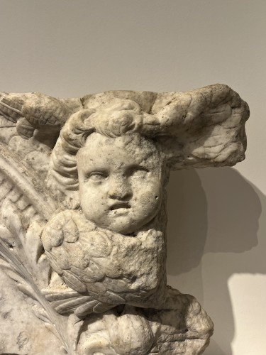 Relief en marbre Renaissance italienne avec putto - Sculpture Style Renaissance