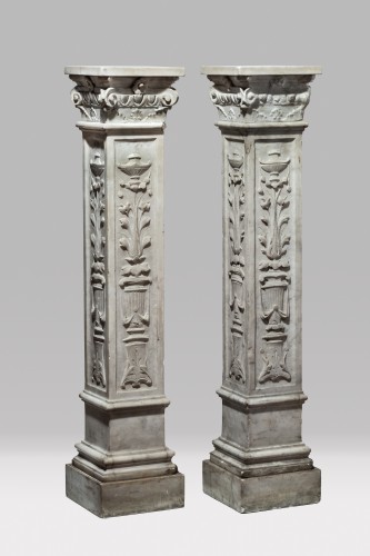 Objet de décoration Colonne Piédestal - Paire de colonnes en marbre avec décorations florales, Italie XIXe siècle
