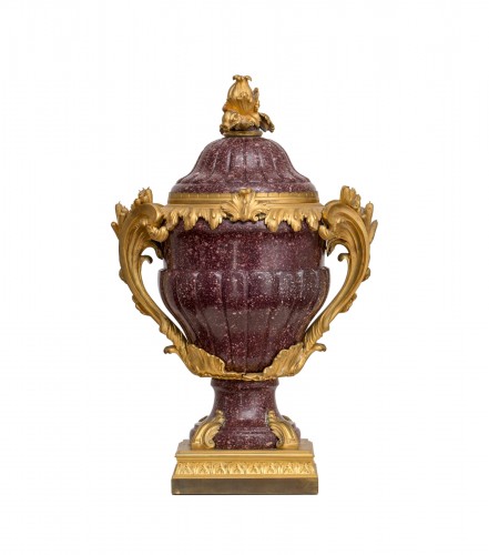 Vase en porphyre à monture en bronze, France 19e siècle