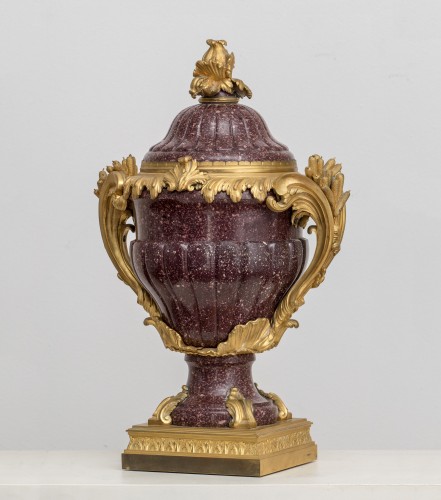 Vase en porphyre à monture en bronze, France 19e siècle - Objet de décoration Style 