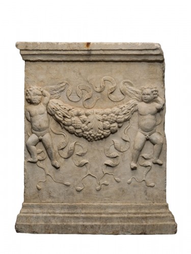 Relief en marbre avec Putti tenant des guirlandes, Italie du Nord, XVIe siècle