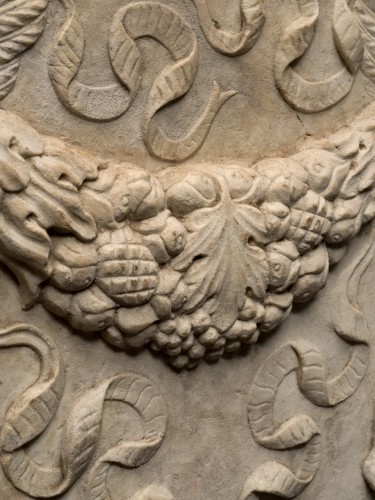 Relief en marbre avec Putti tenant des guirlandes, Italie du Nord, XVIe siècle - Cavagnis Lacerenza