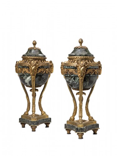 Paire de cassolettes Napoléon III en marbre serpentine et bronze doré