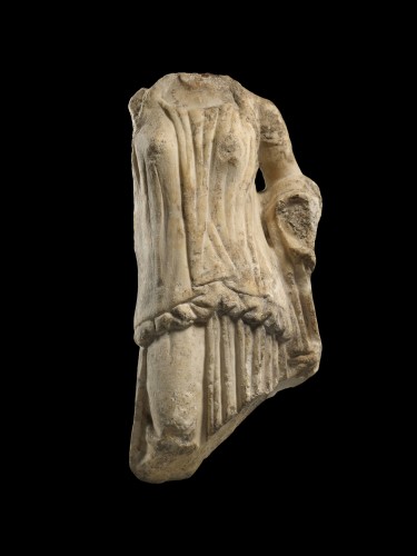 Archéologie  - Figure en marbre d'une déesse Grèce antique 1re moitié du 4e siècle avant JC