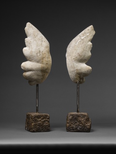 Paire d'ailes en marbre, Italie, XVIe siècle - Sculpture Style 