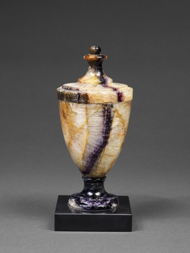 Decorative Objects  - Antique Neoclassical Urn in Blue John - England, 19th Century