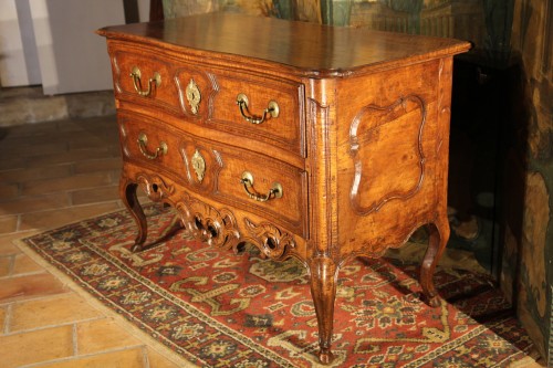 18th C Louis XV “sauteuse Commode”.  In walnut wood. From Provence. - 