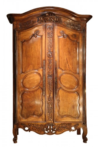 Late 18th C marriage armoire (wardrobe) from Provence. In walnut wood.