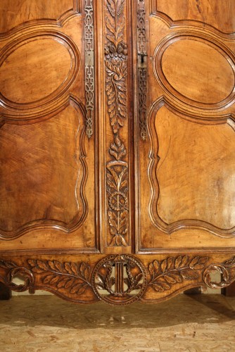 Furniture  - Late 18th C marriage armoire (wardrobe) from Provence. In walnut wood.