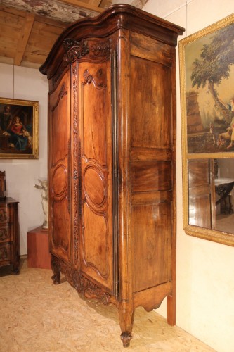 Armoire de mariage provençale fin XVIIIe siècle en bois de noyer - Louis XV