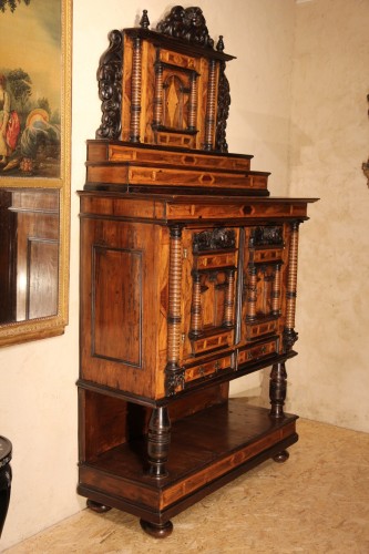 17th C Rare Alsatian credence  with pediment. - Furniture Style 