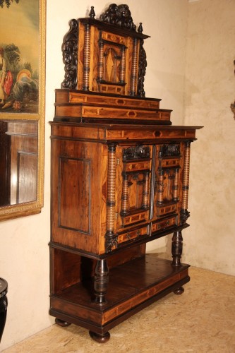 Crédence alsacienne à fronton du XVIIe siècle - Mobilier Style 