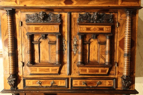 Mobilier Buffet - Crédence alsacienne à fronton du XVIIe siècle