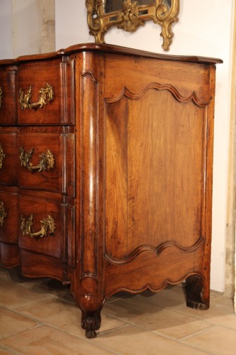 Commode dite « en double arbalète ». en bois de noyer, Provence Vallée du Rhône - Chatelan Antiquités