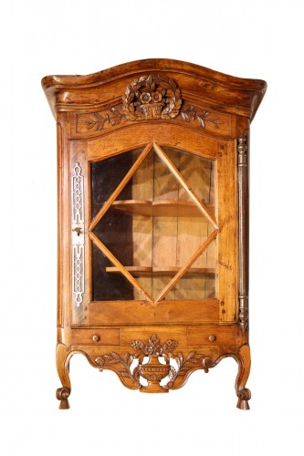 Verriau. Small showcase to hang typical of Provence in the late 18th C. 