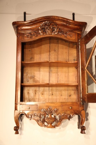 Mobilier Bibliothéque, vitrine - Verriau, petit meuble à suspendre typique Provence fin XVIIIe
