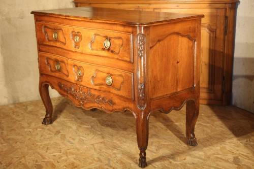 Furniture  - 18thC Commode (chest of drawers)from Arles, curved in front. In walnut wood