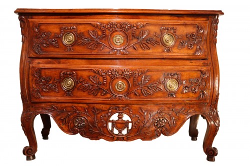 18th C Provencal marriage commode said « with lunettes ». In walnut wood.