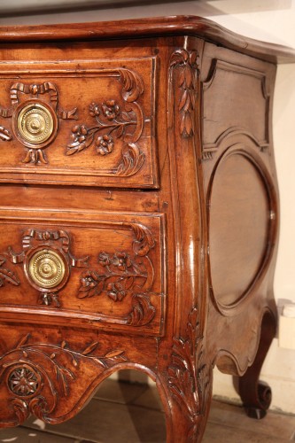 Furniture  - 18th C Provencal marriage commode said « with lunettes ». In walnut wood.