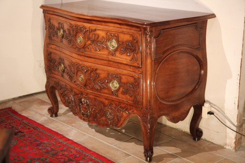 18th century - 18th C Provencal marriage commode said « with lunettes ». In walnut wood.