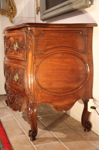 18th C Provencal marriage commode said « with lunettes ». In walnut wood. - 