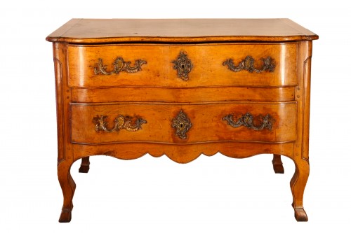 18thC sauteuse commode (chest of drawers) from Dauphiné