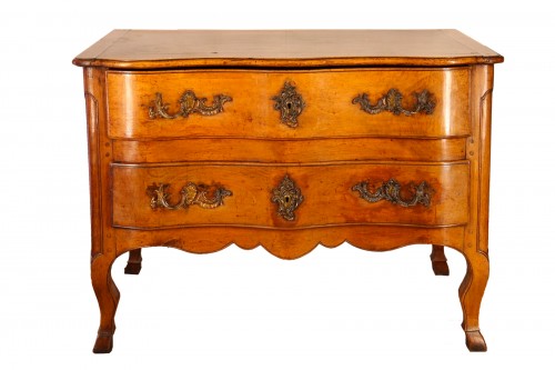 Commode sauteuse dauphinoise du XVIIIe siècle