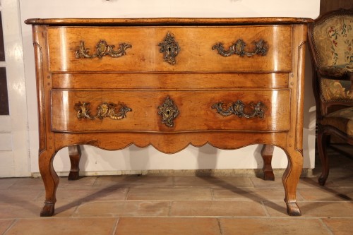 18thC sauteuse commode (chest of drawers) from Dauphiné - Furniture Style 