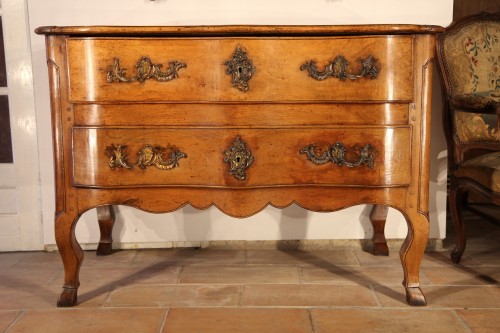 Commode sauteuse dauphinoise du XVIIIe siècle - Mobilier Style 