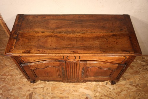 Furniture  - Late 18th C arlesian walnut wood credence