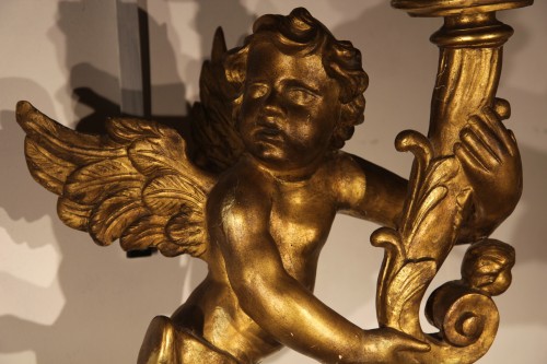 Antiquités - Paire d’angelots porte torchère en bois doré, Italie ou Sud de la France 18e siècle