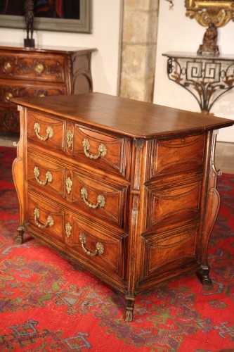 XVIIIe siècle - Commode mazarine Louis XIV dite à montants en console