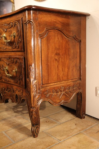 Commode arlésienne de mariage en noyer blond du XVIIIe siècle - Chatelan Antiquités