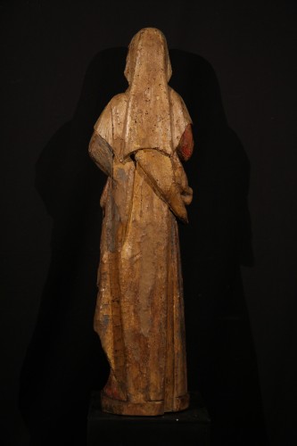 XVIe siècle et avant - Sainte femme, statue du XVIe siècle en bois de noyer sculpté avec traces de polychromie