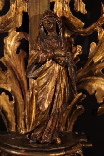 Crucifix d’autel en bois doré et laqué, travail  baroque de l’Italie du Sud 17e siècle - Art sacré, objets religieux Style 