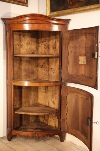 Furniture  - 18th C Louis XV corner cabinet. In walnut wood