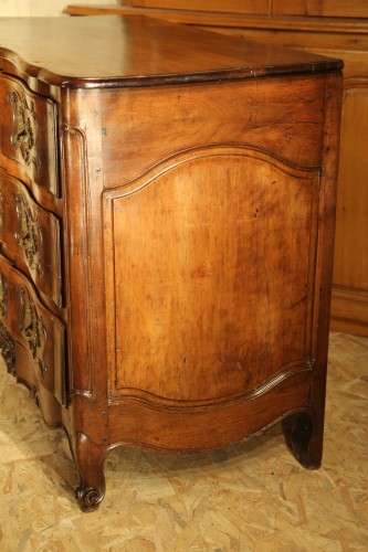XVIIIe siècle - Commode dite « en arbalète » de la région d’Aix-Marseille XVIIIe siècle