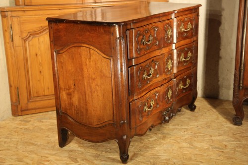 Louis XV - Commode dite « en arbalète » de la région d’Aix-Marseille XVIIIe siècle