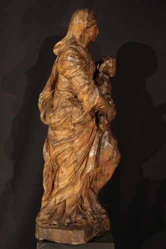 17th C Virgin and Child in carved wood. From Provence. - 