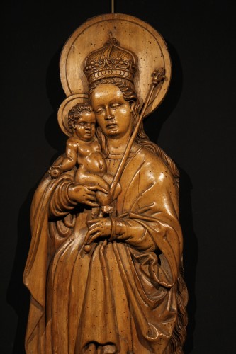 16th C Wall-mounted Swabian statue of the Virgin and Child - Sculpture Style 