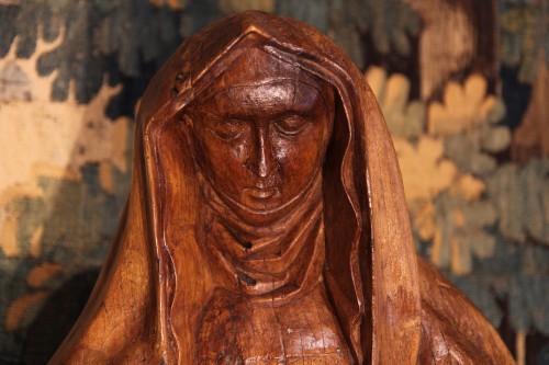 Pietà in carved oak wood. Burgundy or Ile de France, 16th century - Sculpture Style 