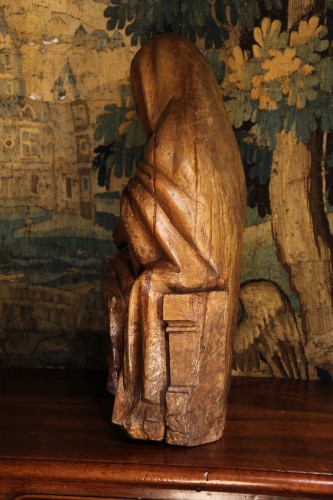 <= 16th century - Pietà in carved oak wood. Burgundy or Ile de France, 16th century