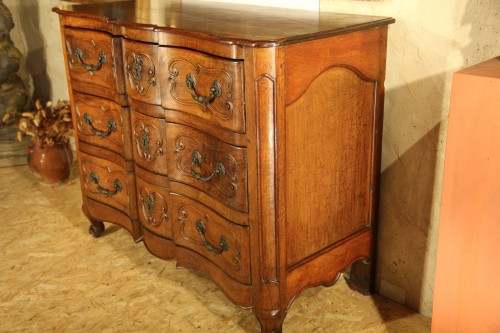 Furniture  - 18th C Commode known as “in arbalète (crossbow)”. Provençal work. Walnut.