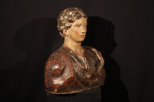 Sculpture Sculpture en Bois - Buste de jeune homme en bois sculpté, laqué et doré du XVIIe siècle