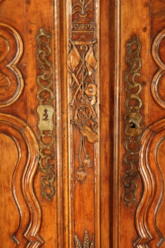 18thC Provencal wedding armoire (wardrobe).Walnut wood stained with alkanet - Furniture Style Louis XV