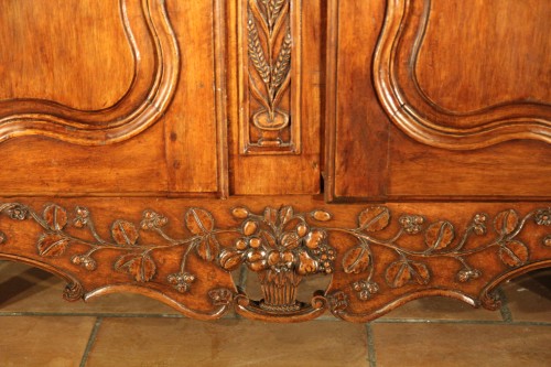 18thC Provencal wedding armoire (wardrobe).Walnut wood stained with alkanet - 
